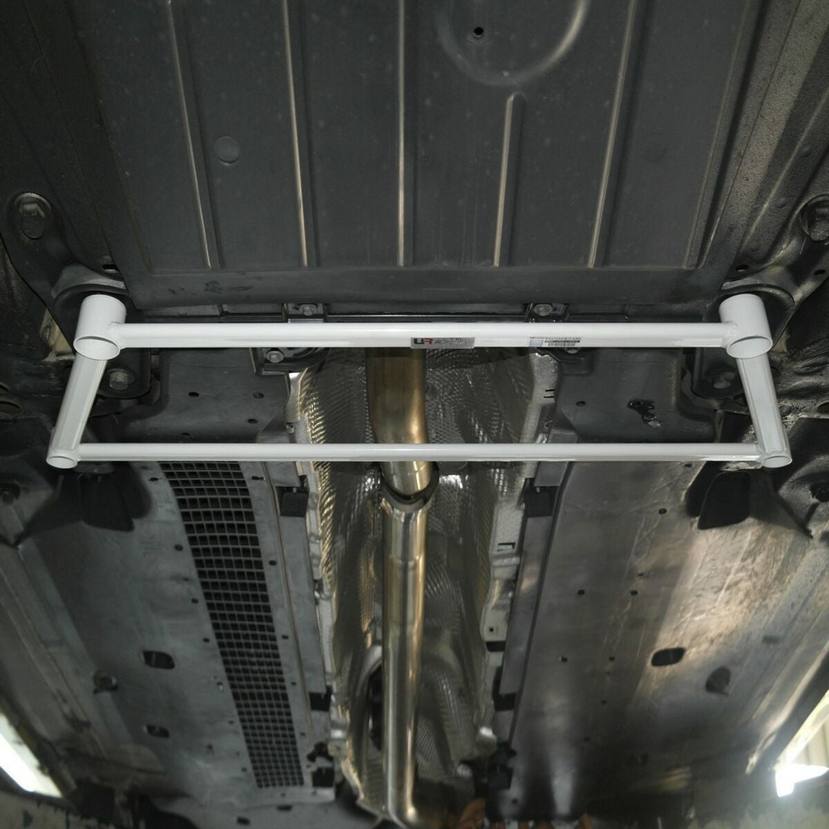 Barra di Rinforzo Ultra Racing URLA4-3214 Inferiore Frontale