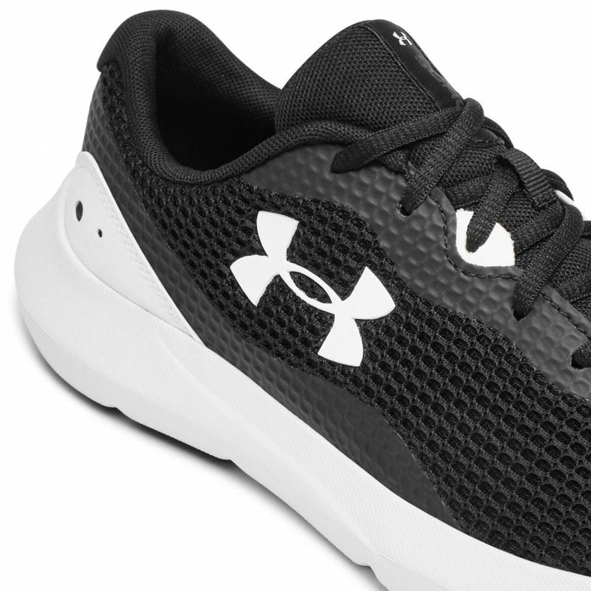 Scarpe da Running per Adulti Under Armour Surge 3 Nero