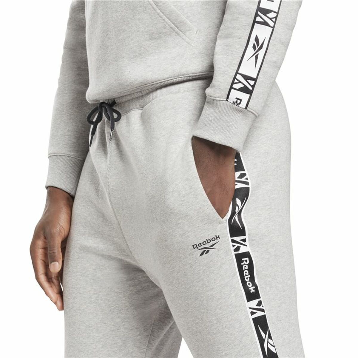 V4H0DD1637B37042E1E22A37F45459915ACR5526144P4