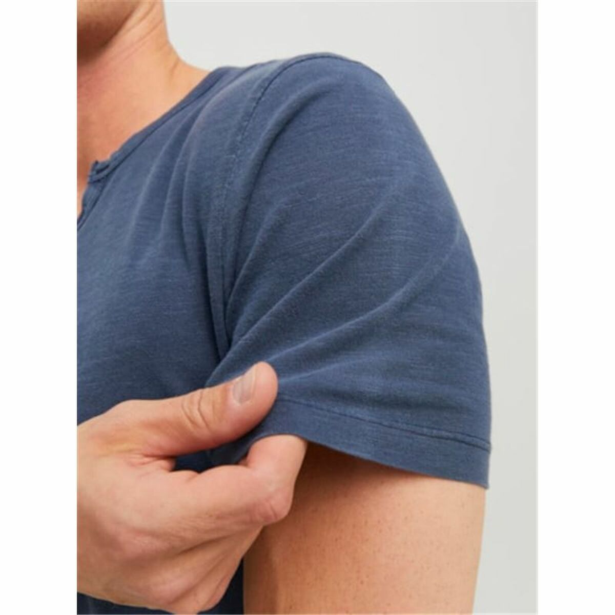 V2H88820A08278BEB63F5C4FA694149EB94R5558899P6