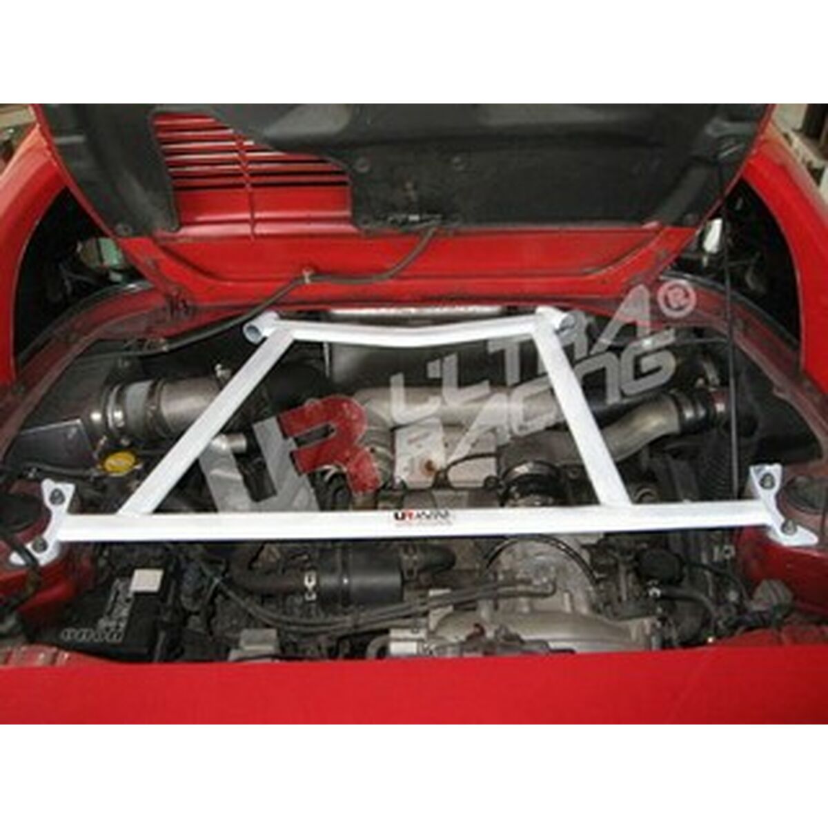 Barra di Rinforzo Ultra Racing URRE4-943 Posteriore Bagagliaio