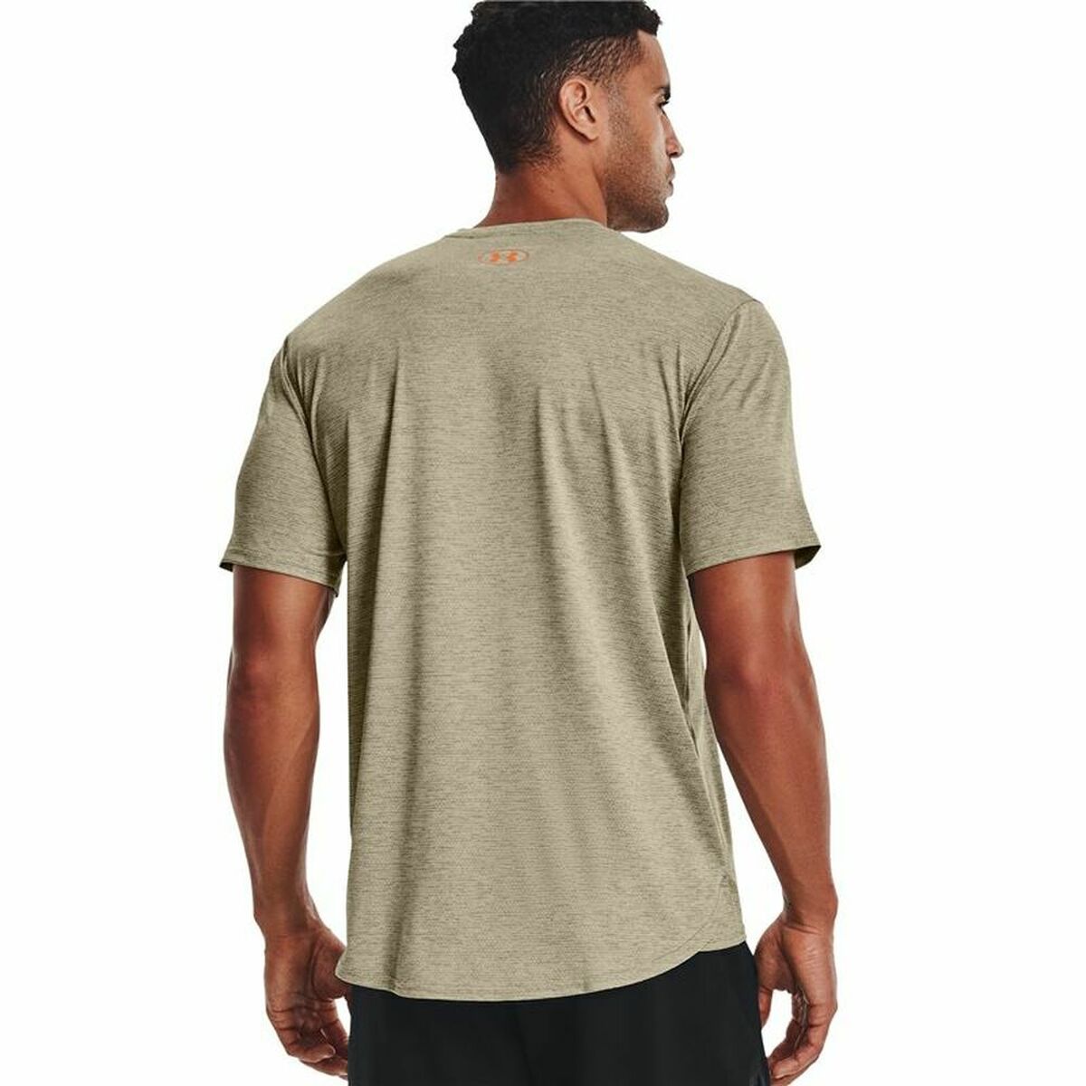 Maglia a Maniche Corte Under Armour Vent Graphic. Marrone Chiaro
