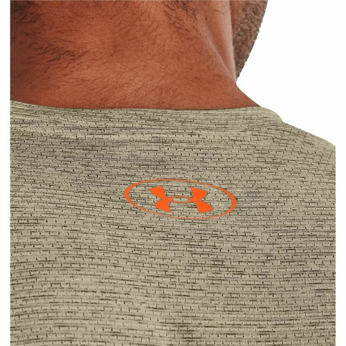 Maglia a Maniche Corte Under Armour Vent Graphic. Marrone Chiaro
